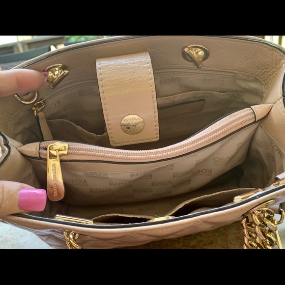 Authentic Michael Kors Handbag - Picture 2 of 4